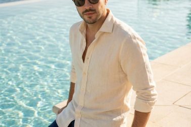 Фотосессия мужчины у бассейна