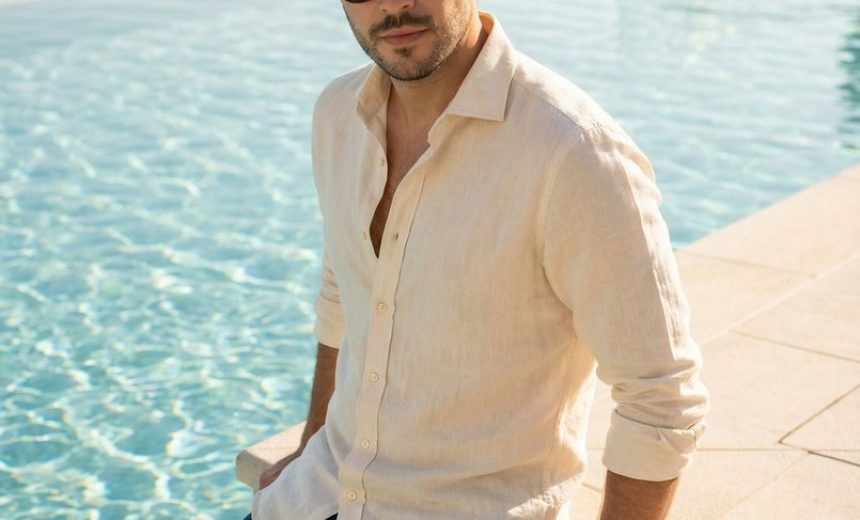 Фотосессия мужчины у бассейна