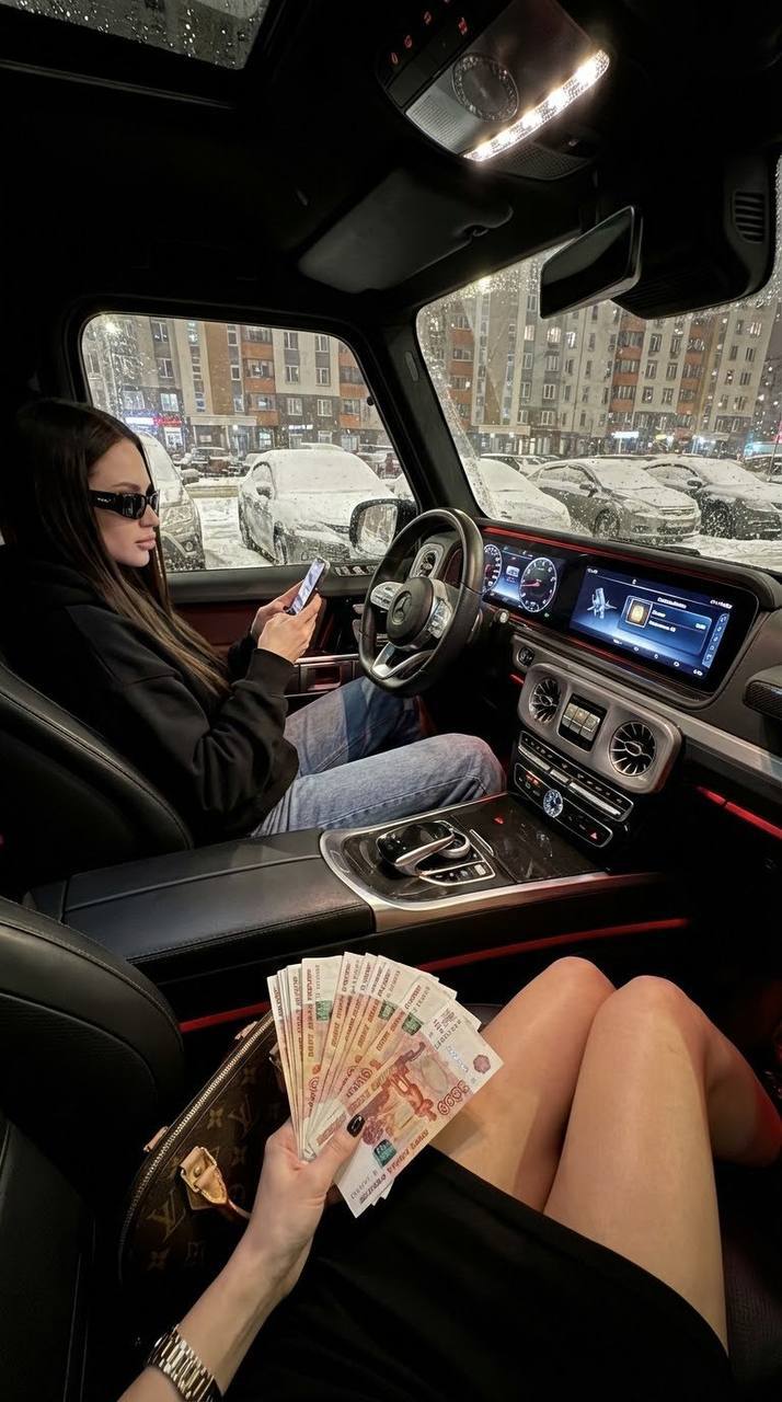 Промт фото в машине