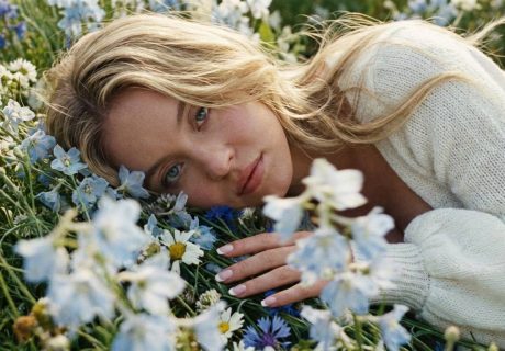 Промт фотосессии в плевых цветах