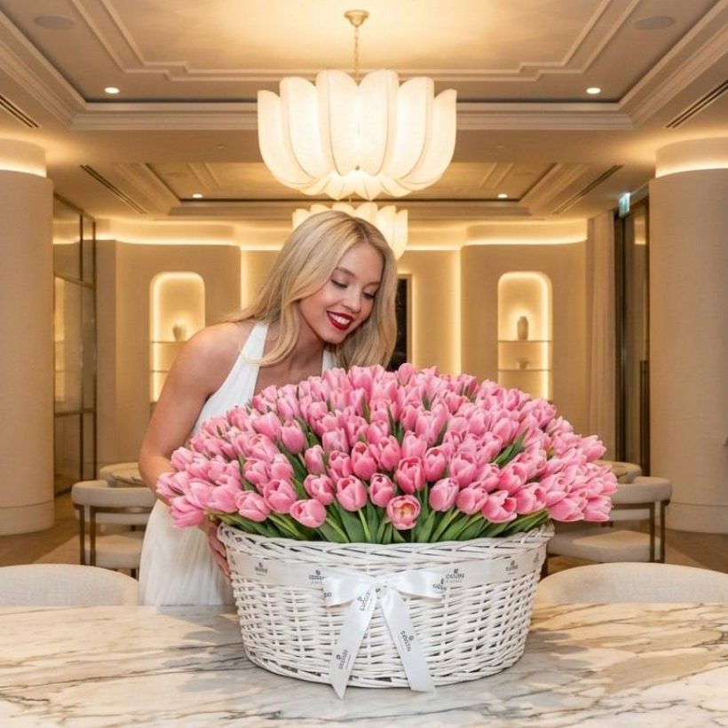 Промт "Девушка с букетом"